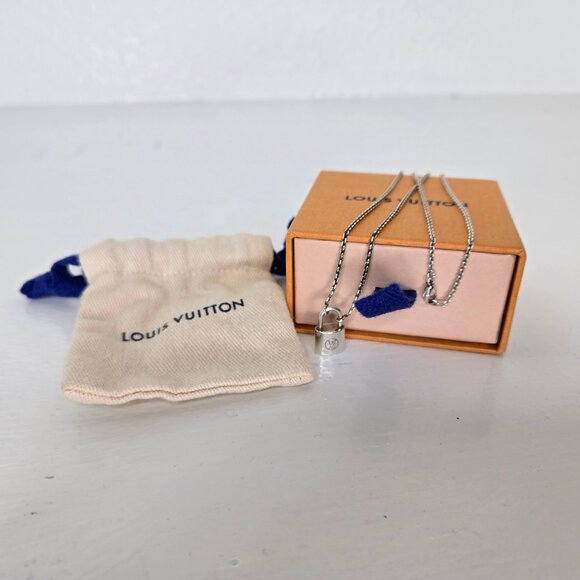 Louis Vuitton Lock It Silver Pedant Necklace for Unicef - Picture 2 of 9